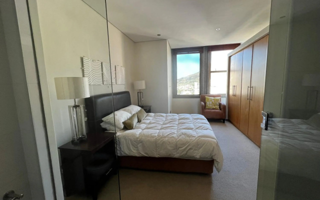 Modern, central, at 19th floor with amazing views