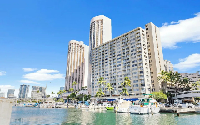 Ocean View 1BR at Ilikai Marina