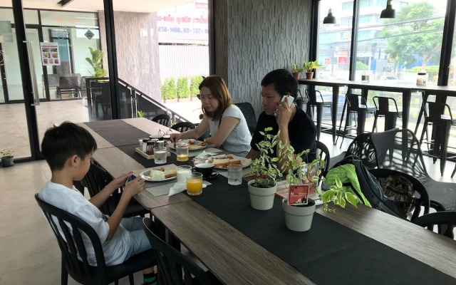 Baan Mae Suvarnabhumi Airport