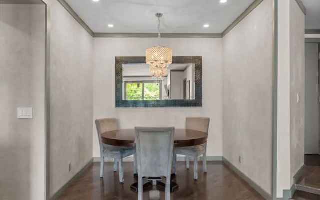 Stylish Westwood Condo