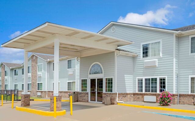 Super 8 Riverside/Kansas City