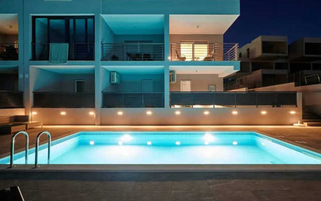 Exclusive Okrug Gornji Apartment With Shared Pool