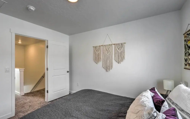 Modern Mountain Townhome - Ski Nearby