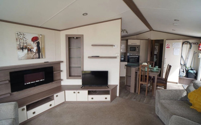 Pets Stay Free 8 Berth lux van Heacham Beach