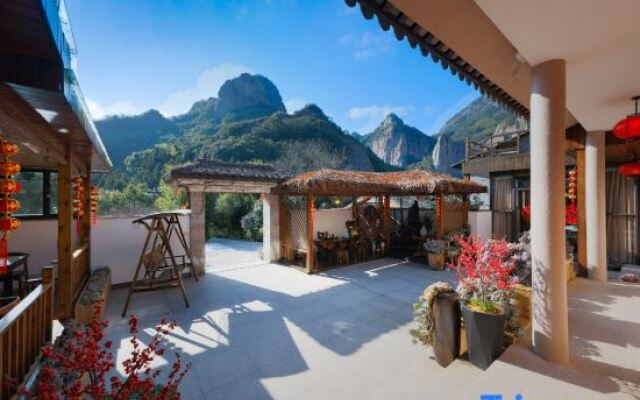 Yaqiu Courtyard Featured Hostel