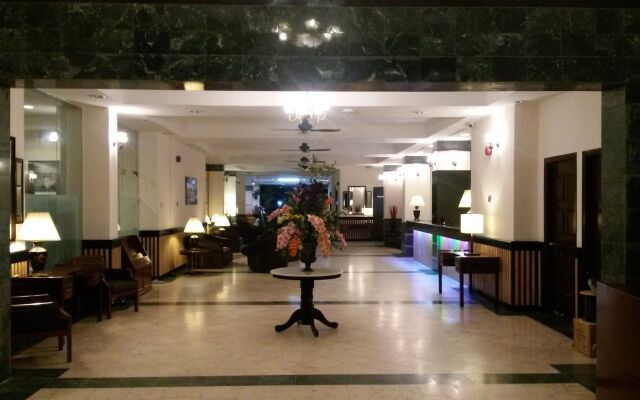 Leisure Cove Hotel & Apartments