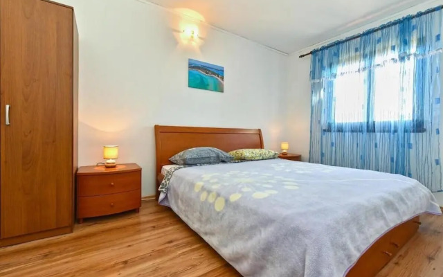 Stylish Family Retreat With Shared Pool