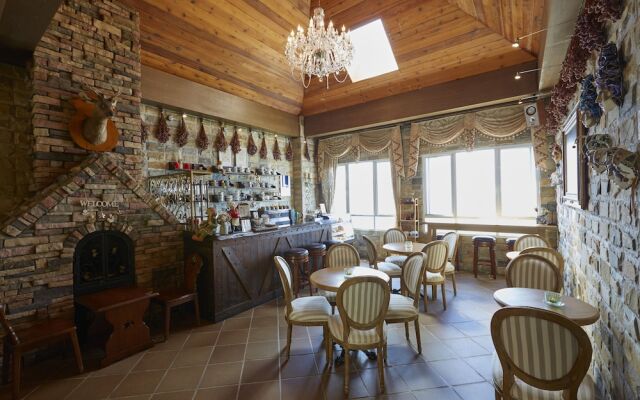 Florence Resort Villa - European Manor