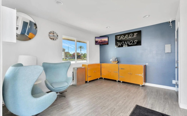 Tradewinds Motel