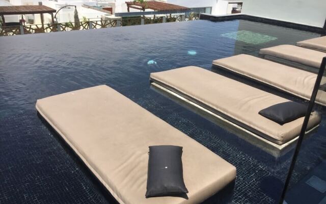 IT Condo by Realty Group