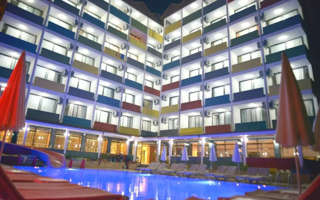 Vi̇va Beach Hotel