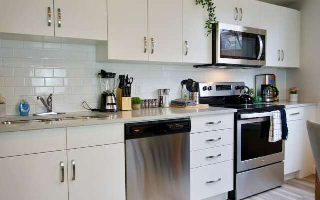 Gorgeous Modern 2BD Condo Heart of Wpg Location