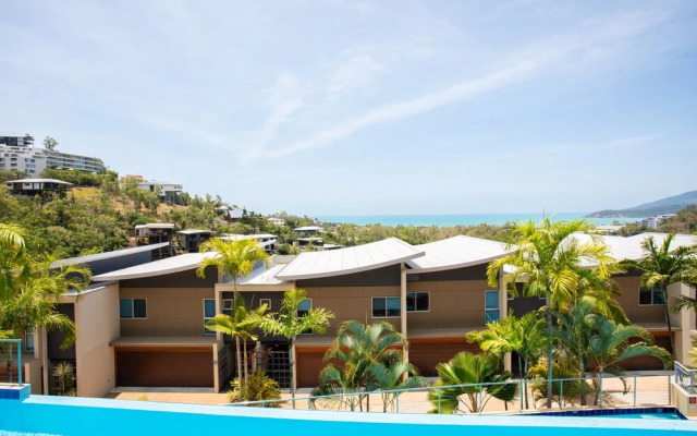 Stunning Sea Views Azura 7 Airlie & Wifi