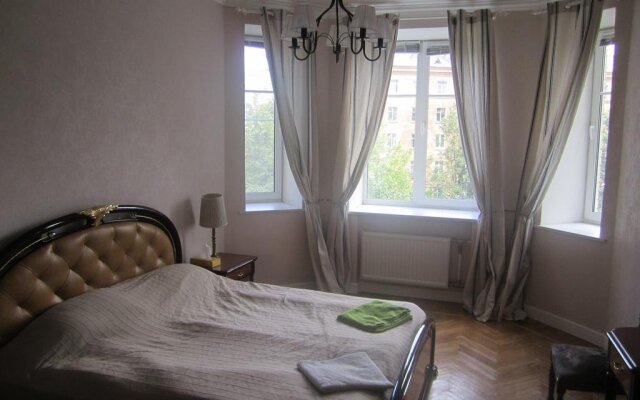 Troitsky Bridge Apartment