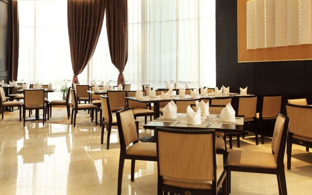 Noble Crown Hotel