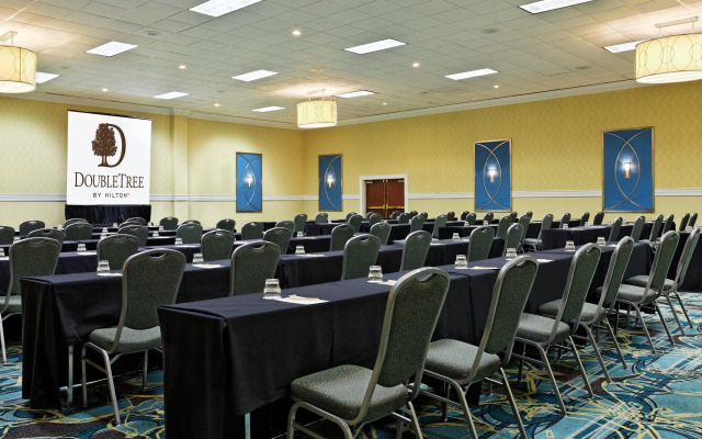 DoubleTree by Hilton Richmond - Midlothian