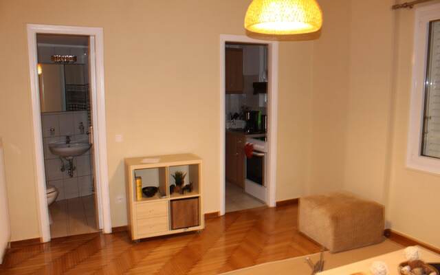 Affordable Studio behind Acropolis Museum