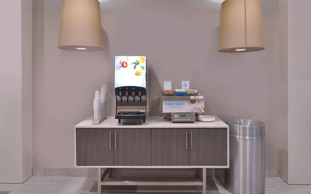 Holiday Inn Express & Suites Houston E - Pasadena by IHG