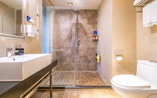 逸居酒店(遵义会址沃尔玛店)