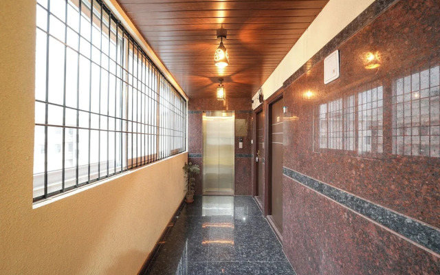 Fabhotel Royal Suites I
