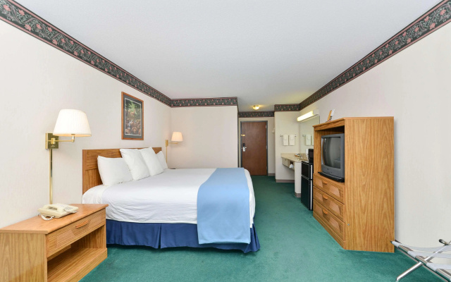 Americas Best Value Inn Tahquamenon Country