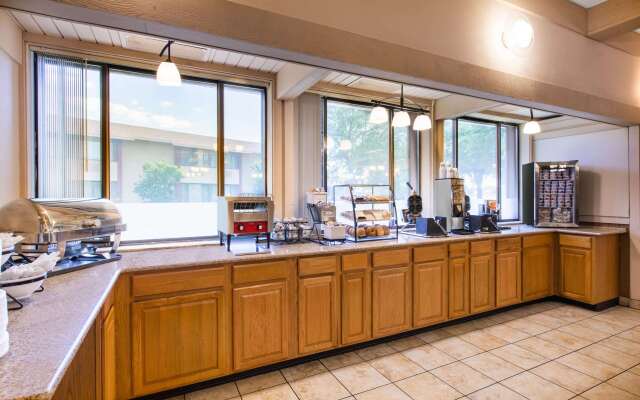 AmericInn by Wyndham La Crosse Riverfront-Conference Center
