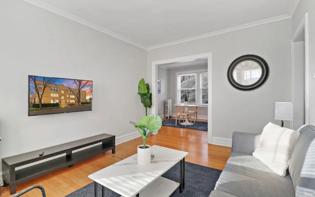 1BR Airy Apt- Barry 2