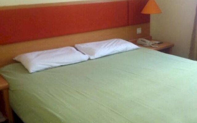 Home Inn (Shenzhen Dongmen Pedestrian Street Shaibu Metro Station)