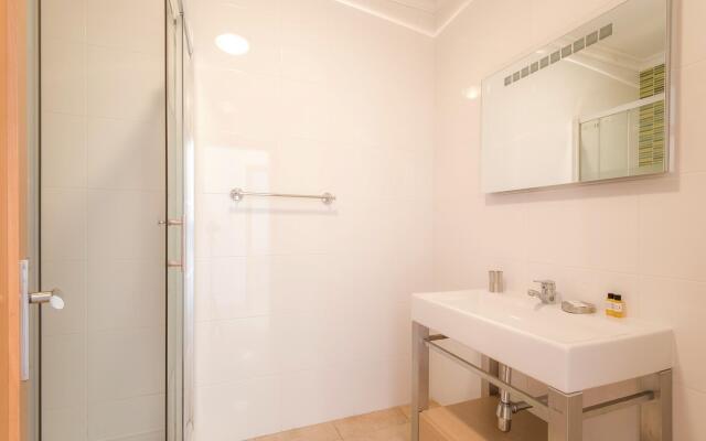 B08 - Central 2 Bed with Spa and Pool