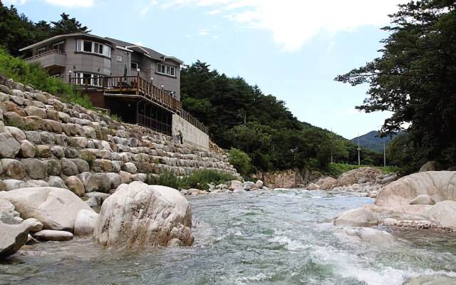 Yangyanggwangmyeong Family Pension