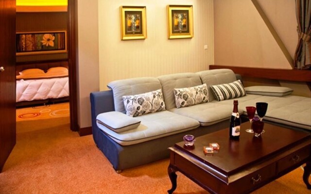 Chamran Grand Hotel