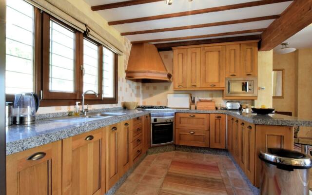 Luxurious Villa With Private Pool, Easily Accessible, in Spectacular Scenery