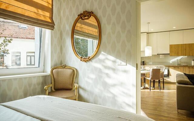 Charming 1BD Old Town Apartment by Hostlovers