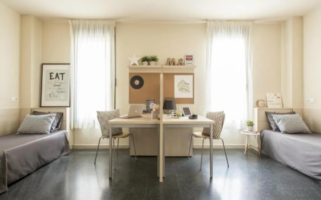 Residencia Universitaria Resa Giner de los Ríos - Hostel