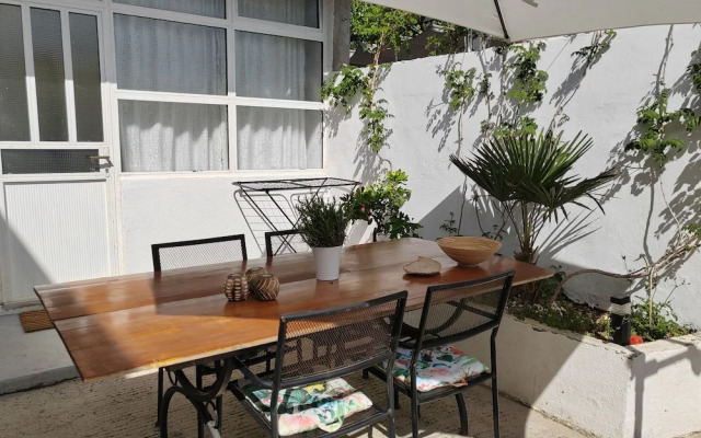 Stunning 2-bed House in Jezera With Sea Views