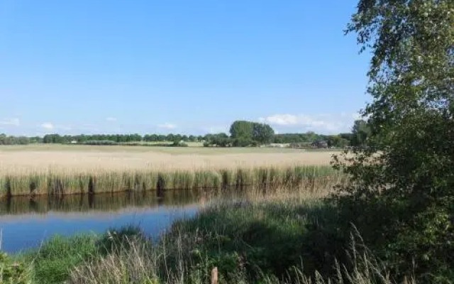 Roter Bungalow am Strand _50m_ _ O