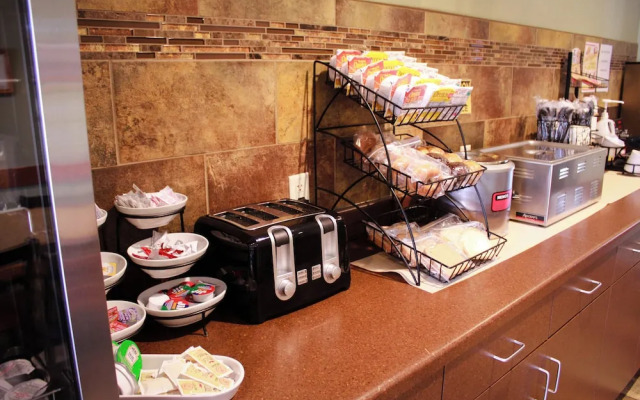 Canby Inn And Suites