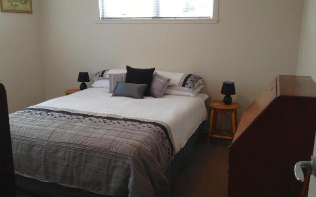 Tymeout - Athenree Accommodation