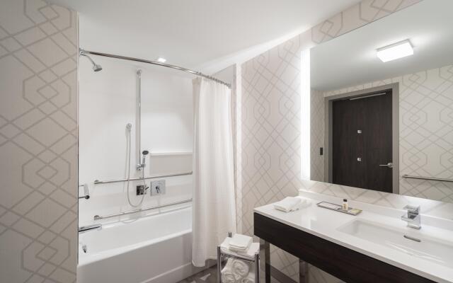 Holiday Inn Boston Logan Airport - Chelsea by IHG