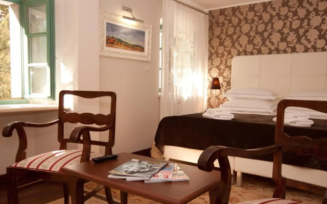 Vela Vrata Hotel