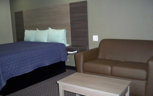 Econo Lodge Inn & Suites