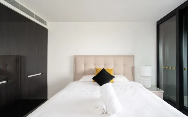 Luxury Melbourne With Albert Park Views