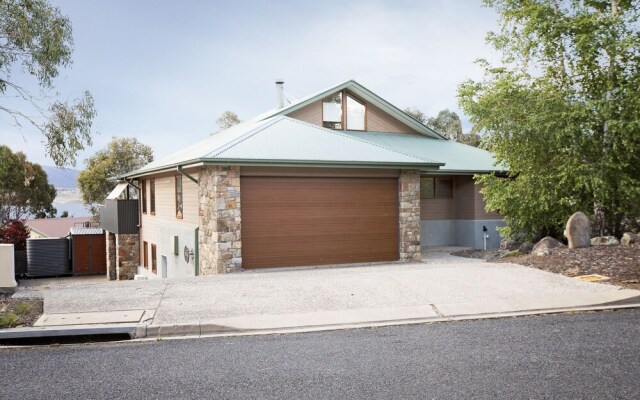 Rimrock - Superior waterfront home