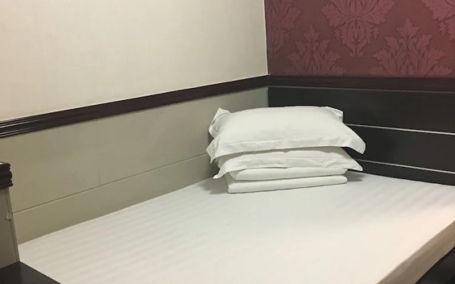 ZEN Rooms National Court