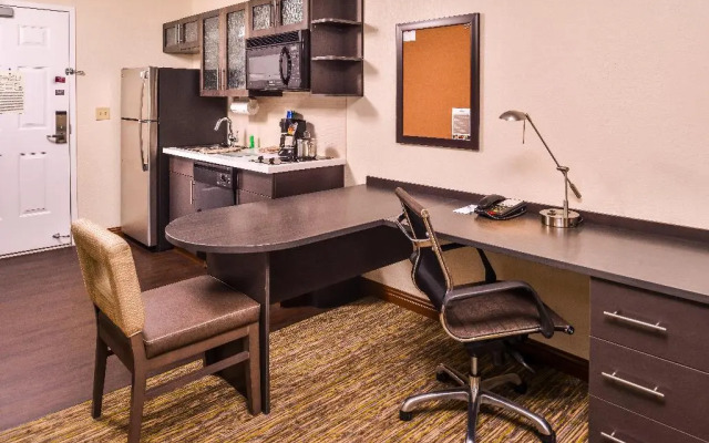 Candlewood Suites Topeka West by IHG