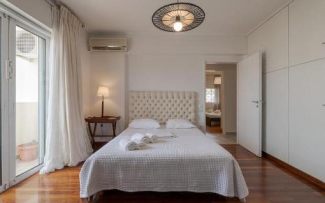 A Deluxe 3Bdr Apartment In Glyfada With Sea View