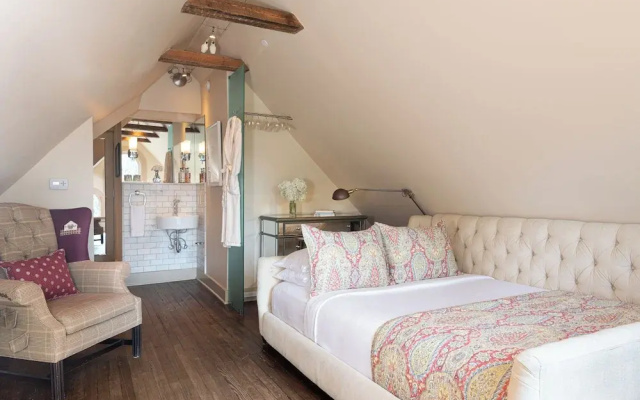 Stonehurst Place Bed & Breakfast