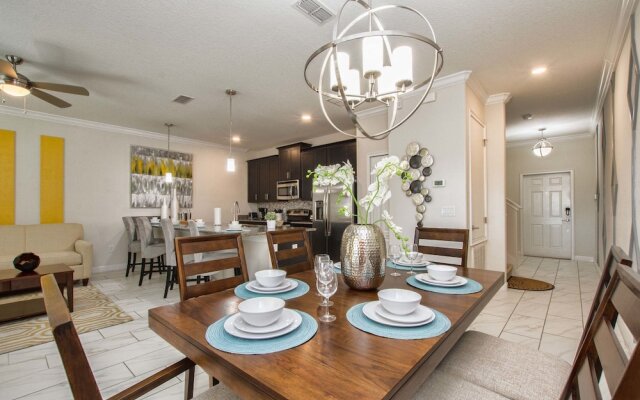 Storey Lake 4 Bedroom Townhome w Splashpool - 1629ST