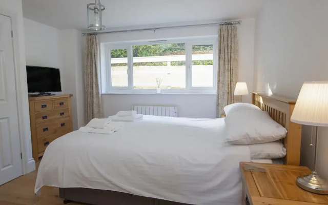1 Lyndhurst