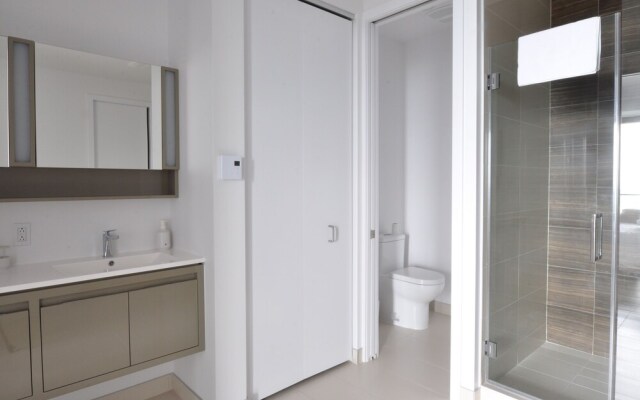 Tour des Canadiens Penthouse by Hometrotting